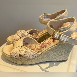 Esprit Anna Wedge Sandal in Cream Size 7.5